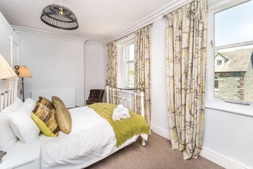 9 The Townhouse - image 3