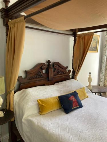 Bohemian Regency Four Poster Room photo