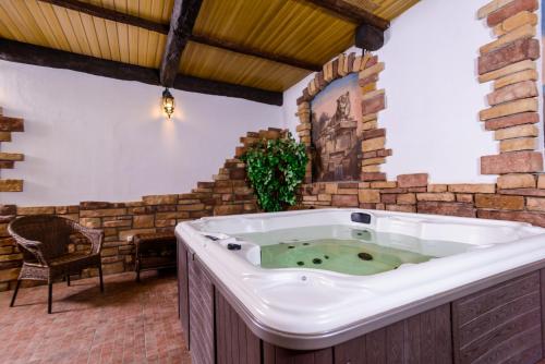 Hot tub, Ugor Hotel in Syktyvkar