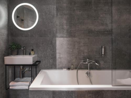 Bathroom, Hotel Piapia in 20th - Menilmontant