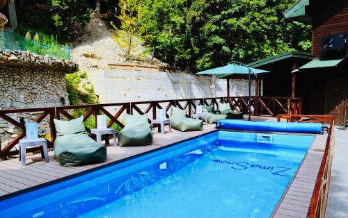 泳池, 吉馬斯諾滑雪溫泉公寓酒店 (ZimaSnow Ski & Spa Club) in 波利亞尼察