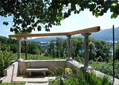 Kert, Domus Cusiana complesso vista lago e piscina in Miasino