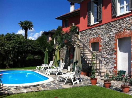 Kilátás, Domus Cusiana complesso vista lago e piscina in Miasino