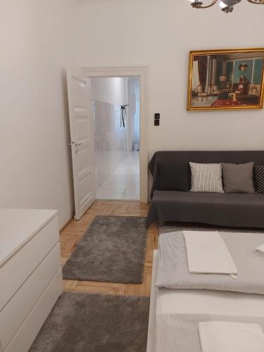 Melinda Apartment 2 - image 11