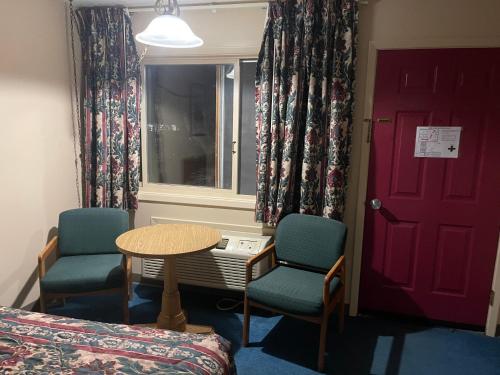 Dollinger's Motor Inn - main image