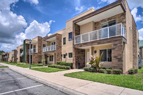 Stylish Magic Village Abode about 1 Mi to Disney! - image 2