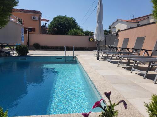 Apartment with Pool View 