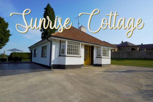 Sunrise Cottage on shores off Lough Gowna