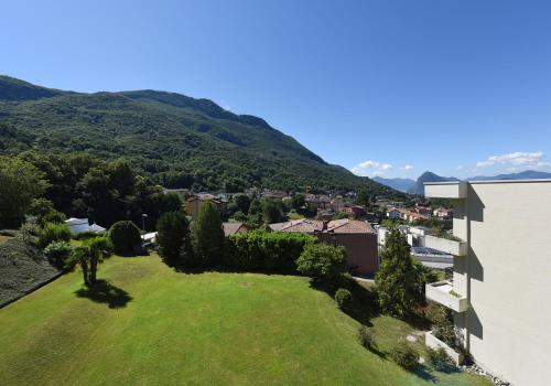 Apartment with Garden View