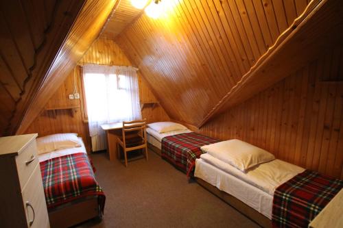 3 twin beds