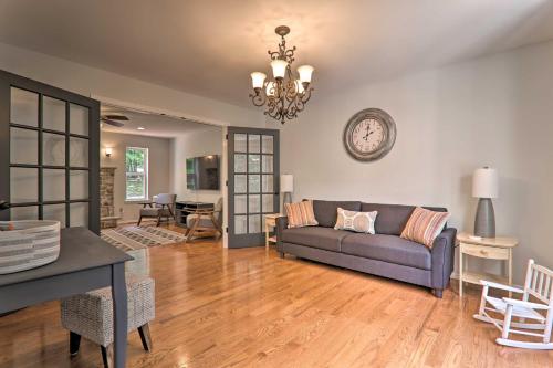 Stroudsburg Hideaway with Community Pool Access - main image