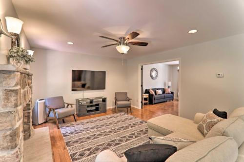 Stroudsburg Hideaway with Community Pool Access - image 3