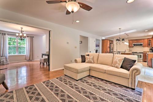 Stroudsburg Hideaway with Community Pool Access - image 4