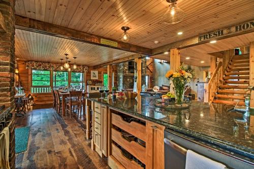 Grand Londonderry Home with Ski Mountain Views! - image 9
