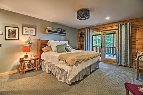 Grand Londonderry Home with Ski Mountain Views! - image 10