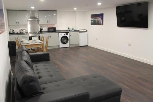 Park Apartments - image 2