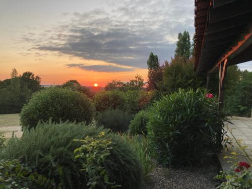 RARE EXCLUSIVITE La Villa Fongrivoise Grande Piscine avec terrasse 5 chambres et salle de bain WC pr in Bergerac városközpont
