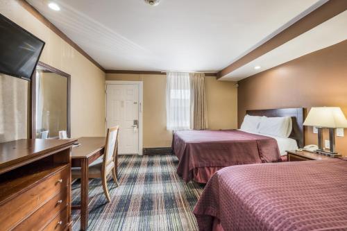 Knights Inn Trevose - image 2