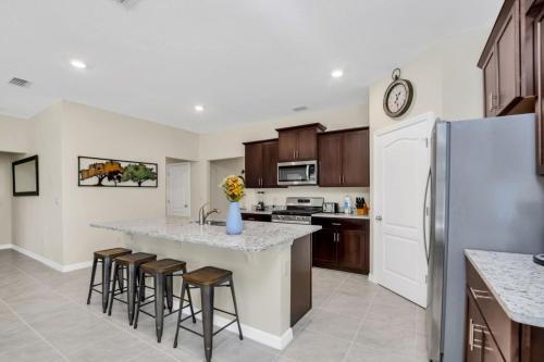 6 Bed 4 Bath Solterra Beautiful Home! villa - image 5