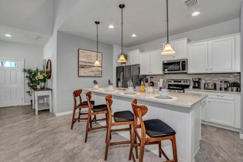 Luxury Home 7 Bedrooms Near Disney! villa - image 4