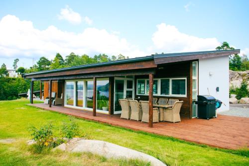 Modern cabin with a panoramic view of the Oslo Fjord