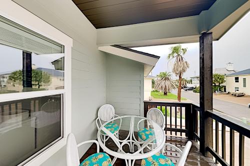 Waterfront Wonder - Outdoor Kitchen & Private Dock home - image 3