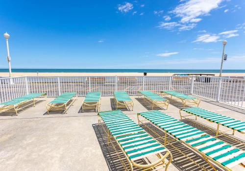 Ocean Mecca Motel & Fish Tales Boardwalk Inn - image 10