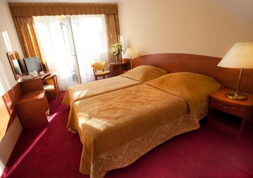 2 twin beds