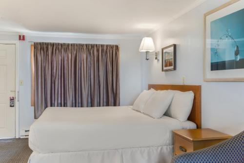 America's Best Value Inn & Suites/Hyannis