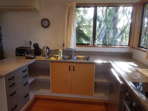 Konyha, Wakari Holiday Home in Nyugat-Dunedin