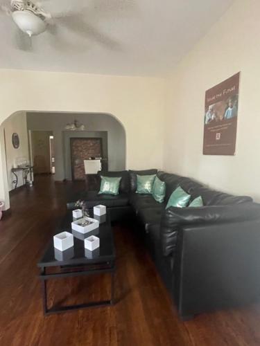 Clean, spacious, inexpensive queen BR