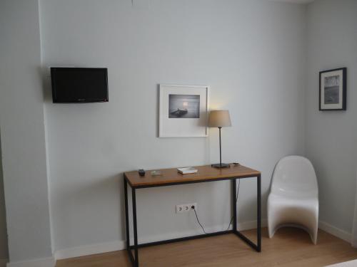 Family Room image 7
