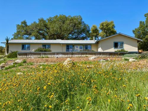 Family Farmhouse by Casa Oso with views and spa