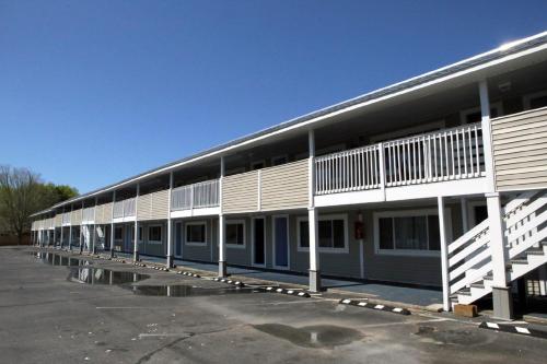 Days Inn by Wyndham - Cape Cod