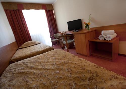 2 twin beds