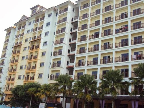 Entrance, OYO HOME 90301 Suria Service Apartments @ Bukit Merak Laketown Resort in Bukit Merah