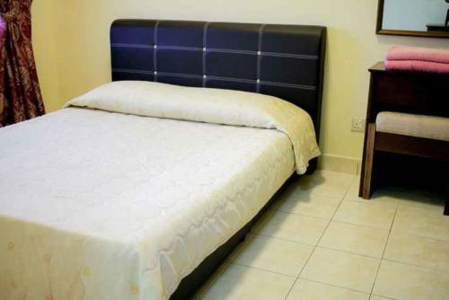 OYO HOME 90301 Suria Service Apartments @ Bukit Merak Laketown Resort in Taiping