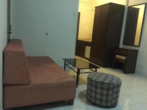 OYO HOME 90301 Suria Service Apartments @ Bukit Merak Laketown Resort in Bukit Merah