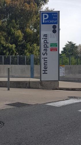 NEW CHEAP PRIVATE ROOM, KITCHEN , OVERWIEUW sea,TRAM on spot, 12 minutes from nice train station with tram , beach in 17 min tram , CHAMBRE PRIVÉE pas cher, cuisine équipée , tram sur place, APERÇU mer, 12 min de la gare de Nice avec le tram, 17 min plage, Nice (photo 5)