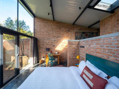 311870338 Brickyard Retreat at Mutianyu Great Wall Adjoin to Mutianyu Great Wall - Room with the View of Great Wall - Free Chinese massage experience - Vehicle Shuttle Service - International Catering - SPA& Nail Beauty Facilities