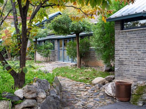 311871113 Brickyard Retreat at Mutianyu Great Wall Adjoin to Mutianyu Great Wall - Room with the View of Great Wall - Free Chinese massage experience - Vehicle Shuttle Service - International Catering - SPA& Nail Beauty Facilities