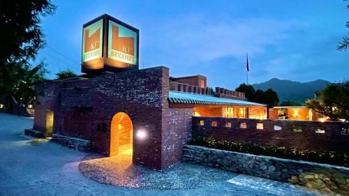 311880783 Brickyard Retreat at Mutianyu Great Wall Adjoin to Mutianyu Great Wall - Room with the View of Great Wall - Free Chinese massage experience - Vehicle Shuttle Service - International Catering - SPA& Nail Beauty Facilities