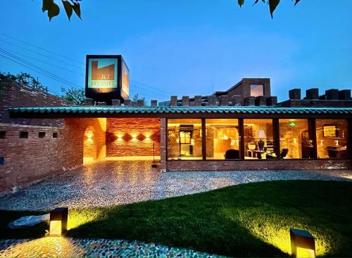 311880852 Brickyard Retreat at Mutianyu Great Wall Adjoin to Mutianyu Great Wall - Room with the View of Great Wall - Free Chinese massage experience - Vehicle Shuttle Service - International Catering - SPA& Nail Beauty Facilities