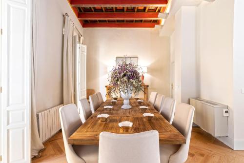 Seven-Bedroom House image 7