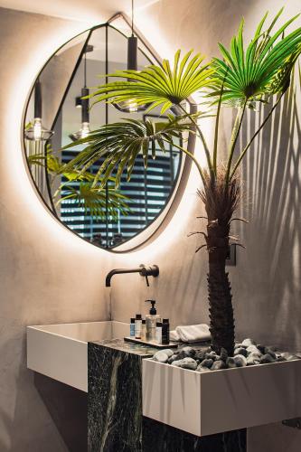 Project 3 Urban Chic Hotel - image 9