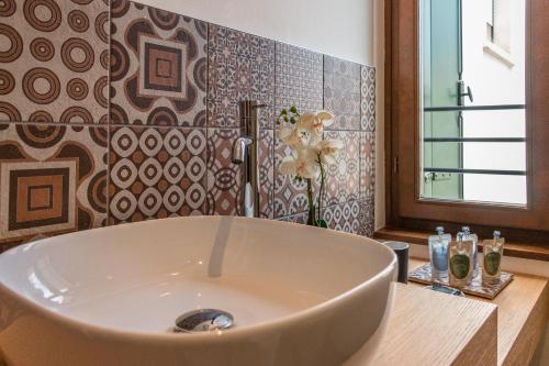 Blooms Botanical Rooms Room Type - Double Room with Balcony