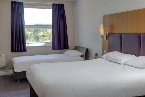 EMBASSY HOTEL Gateshead Newcastle Team Valley A1M Sure Collection by Best Western - image 4