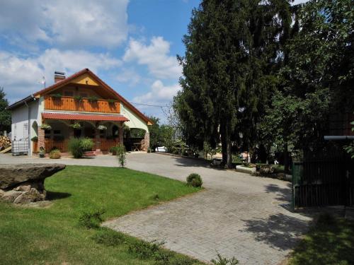 B&B Sajószentpéter - Gergely-Ház, a volt Péteri Dézsás Vendégház - Bed and Breakfast Sajószentpéter