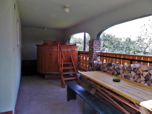 Swimming pool, Gergely-Haz, a volt Peteri Dezsas Vendeghaz in Sajószentpéter