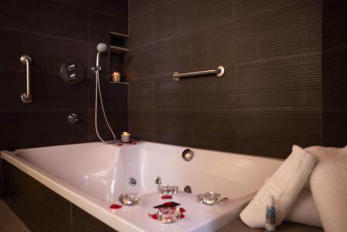 อ่างแช่น้ำร้อน, RVHotels Palau Lo Mirador in ทอร์โรเอลลาเดอมอนทกรี